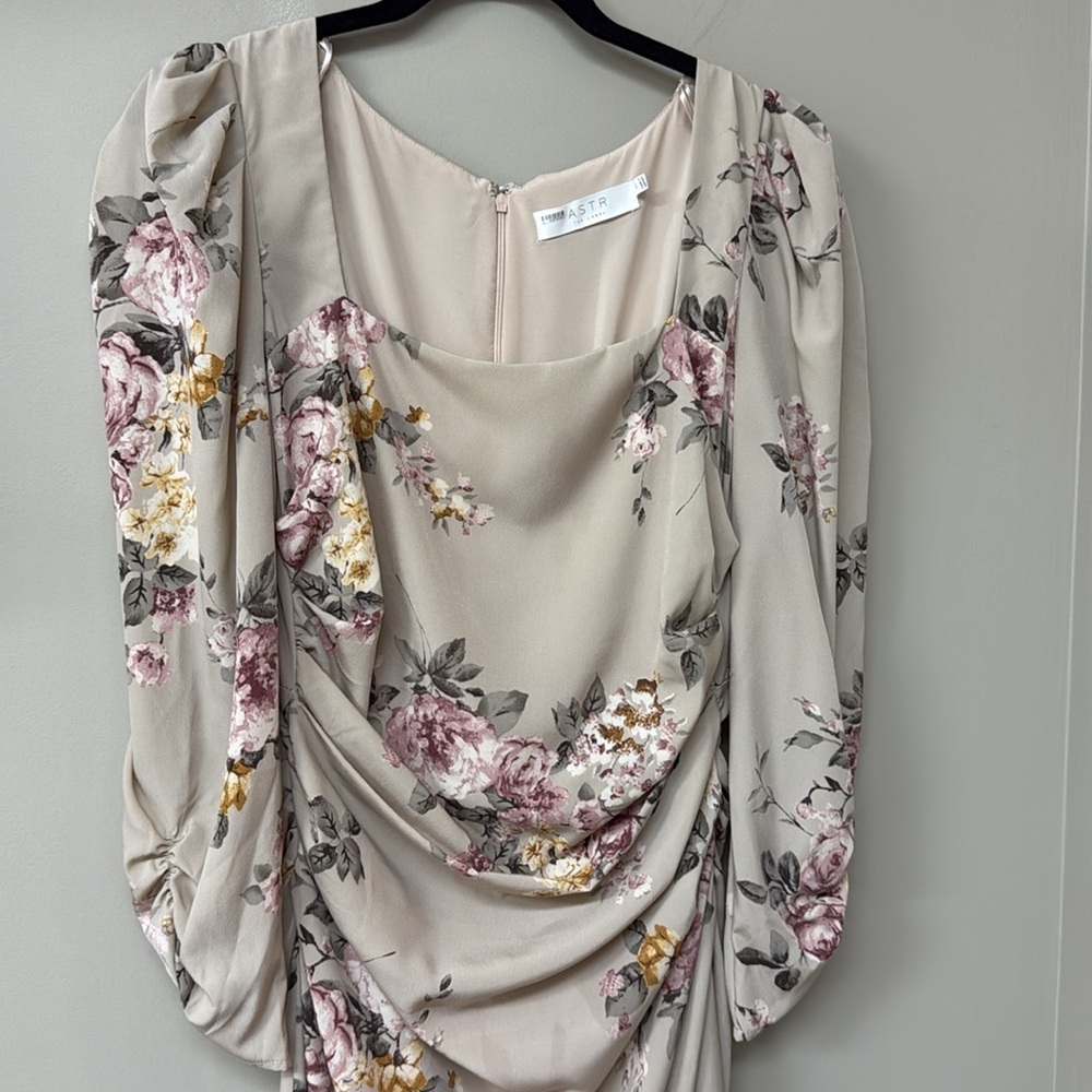 ASTR the Label Long Sleeve Ruched Floral Midi Dress | Blush Floral | sz M | EUC - Picture 6 of 16